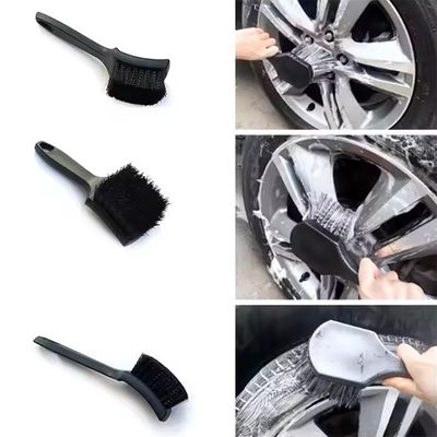 Per ottenere risultati efficaci, utilizzare una spazzola professionale per i dettagli di un'auto a filamento Pp